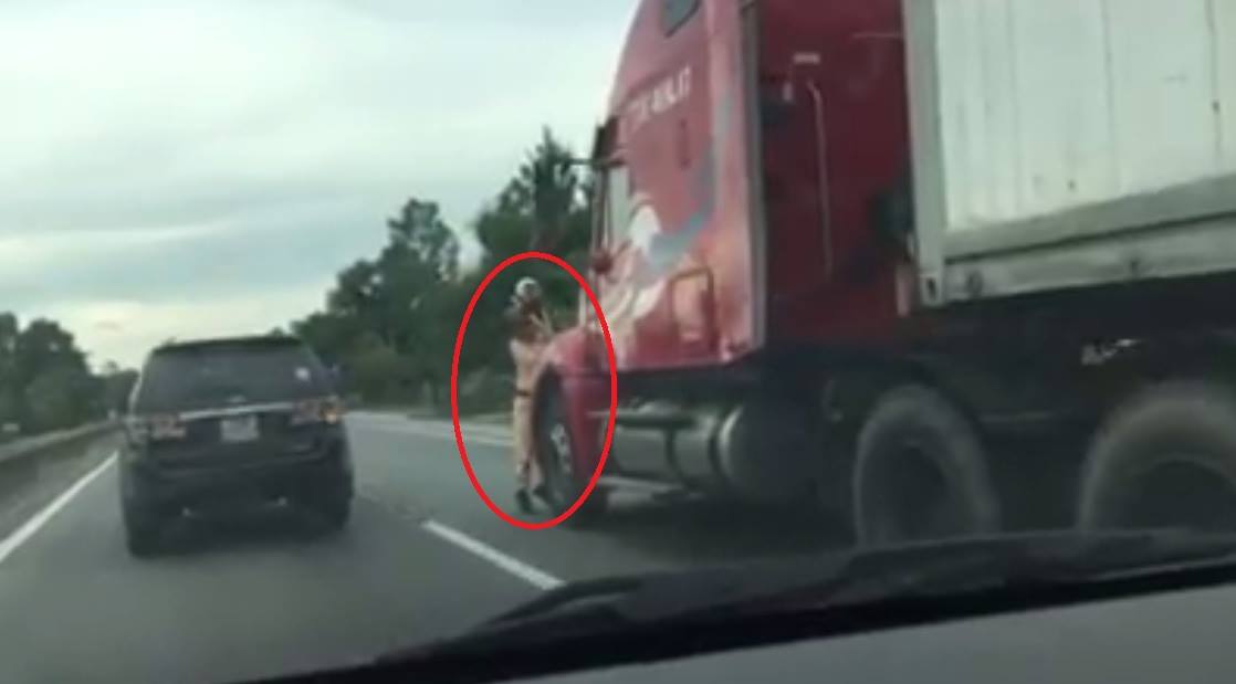 Nóng 24h qua: Giám đốc nhà hàng quẹt thẻ lấy của khách 700 triệu đồng - 2