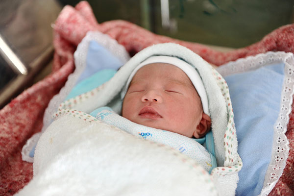 Chân dài Hạ Vy đã sinh con trai - 2