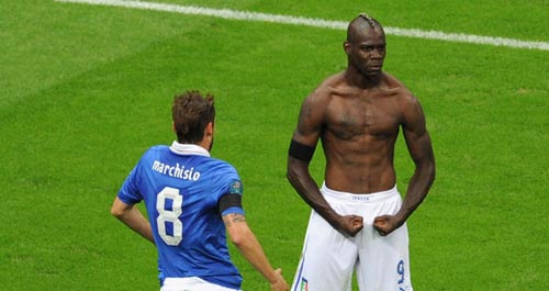 Nhờ Euro, Balotelli “hot” hơn Ronaldo - 1
