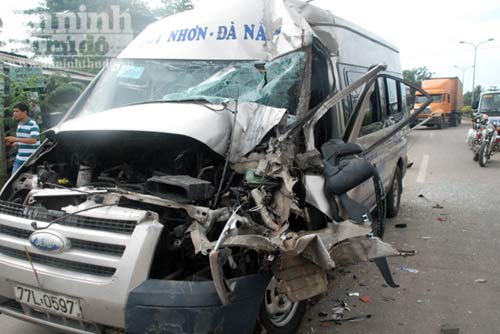 Tai nạn ô tô, 20 thí sinh ĐH thoát nạn - 2