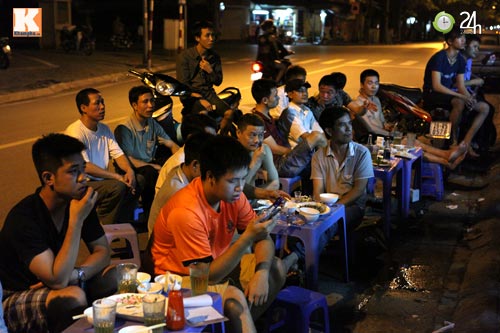 Người hâm mộ VN "nóng" cùng chung kết Euro - 7