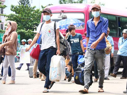 Sĩ tử nườm nượp đổ về TPHCM - 3