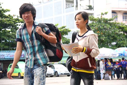 Sĩ tử nườm nượp đổ về TPHCM - 9