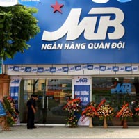 Pháp luật - Bắt cóc người gửi tiền trước cửa ngân hàng