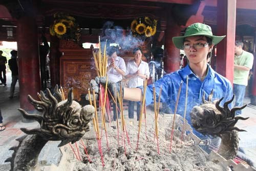 Sĩ tử "náo loạn" Văn Miếu - Quốc Tử Giám - 5