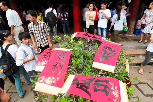 Sĩ tử "náo loạn" Văn Miếu - Quốc Tử Giám - 9