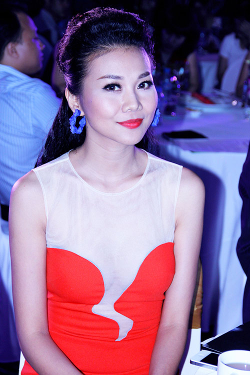 Thanh Hằng hot hơn nhờ sexy vừa đủ - 2