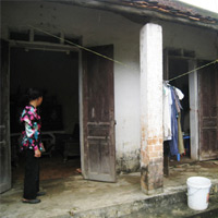 Pháp luật - Nửa đêm nghe điện thoại, bị chồng chém chết