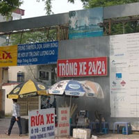 Tài chính - Bất động sản - “Khách sạn tai tiếng” thành nơi rửa xe