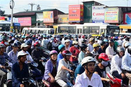 Tắc đường, thí sinh chạy bộ đến trường - 3