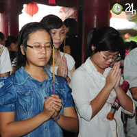 Tin tức trong ngày - Thi cử: Từ kiêng chuối đến tránh gặp… gái