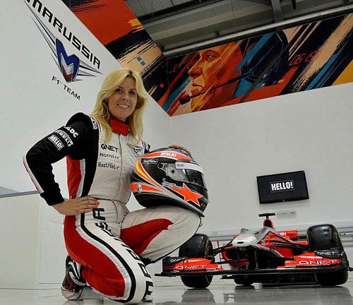 F1: "Bóng hồng" gặp tai nạn thảm khốc trước British GP - 2