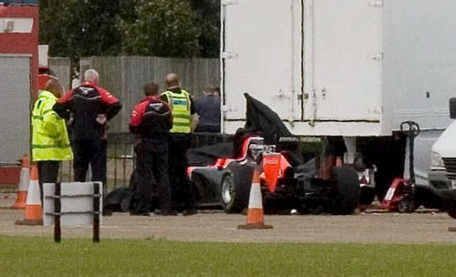 F1: "Bóng hồng" gặp tai nạn thảm khốc trước British GP - 3