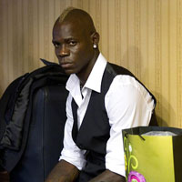 Bóng đá - Balotelli đòi thử DNA nhận con