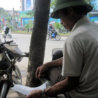 Tin tức trong ngày - Giấc mơ người cha 7 lần đưa con đi thi