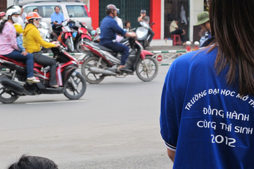 Thí sinh đã hoàn thành bài thi môn Toán - 25