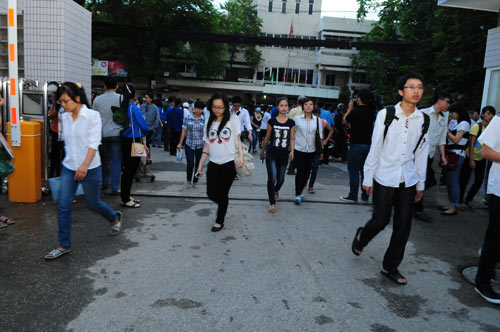 Thí sinh đã hoàn thành bài thi môn Toán - 2