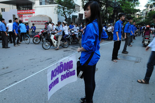 Thí sinh đã hoàn thành bài thi môn Toán - 5