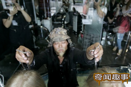 Nhắm mắt cắt tóc với giá cao ngất ngưởng - 2