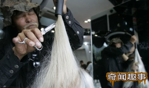 Nhắm mắt cắt tóc với giá cao ngất ngưởng - 3