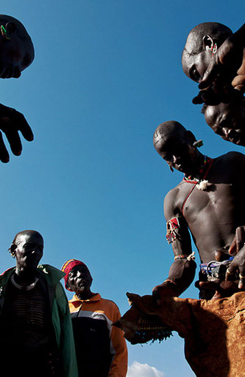 Khỏa thân chơi trò nhảy... bò - 5