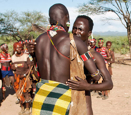 Khỏa thân chơi trò nhảy... bò - 3