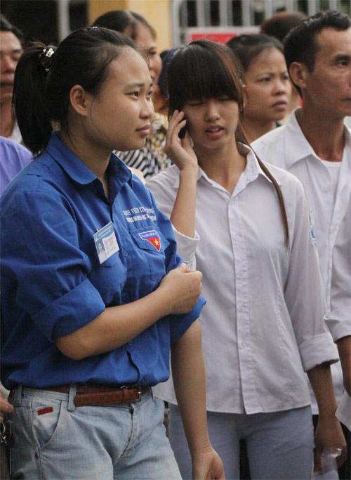 Những thí sinh ra sớm nhất phòng thi - 16