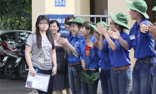 Những thí sinh ra sớm nhất phòng thi - 8