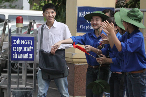 Những thí sinh ra sớm nhất phòng thi - 2