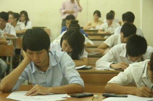 Thí sinh ngủ say trong giờ thi - 3