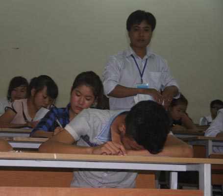 Thí sinh ngủ say trong giờ thi - 5
