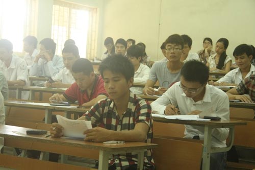 Thí sinh ngủ say trong giờ thi - 6