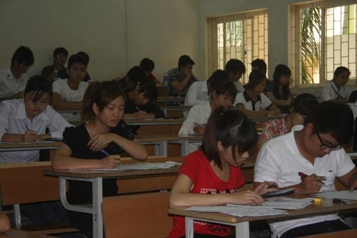 Thí sinh ngủ say trong giờ thi - 7