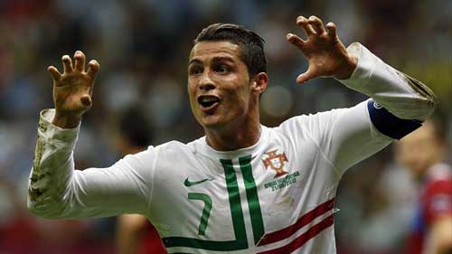 Đội hình tiêu biểu Euro: Ronaldo gây tranh cãi - 1