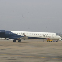 Tin tức trong ngày - Hủy hàng loạt chuyến bay do sân bay ngập nước