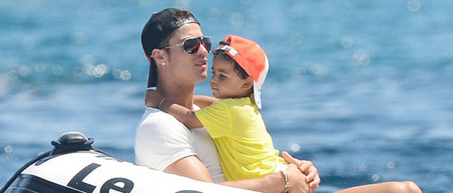 Ronaldo làm cha, Irina làm mẹ - 2