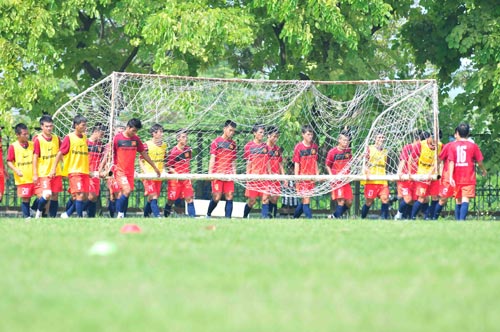 Phía sau nỗi buồn của U22 VN - 2