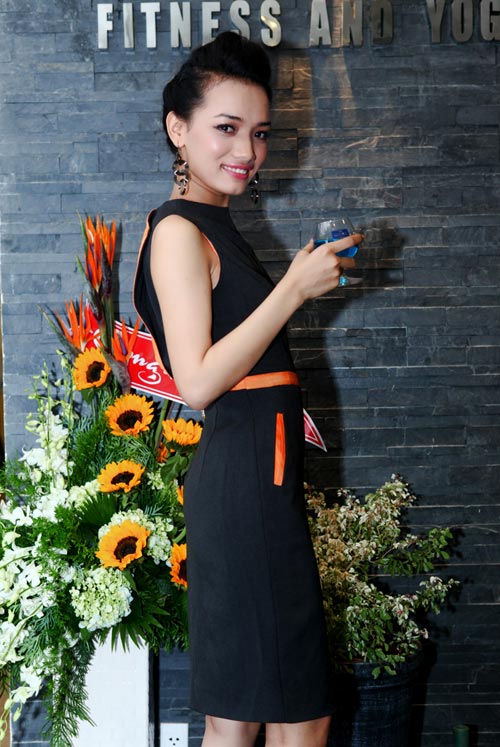 Thái Hà tươi trẻ cùng áo hở lưng - 7