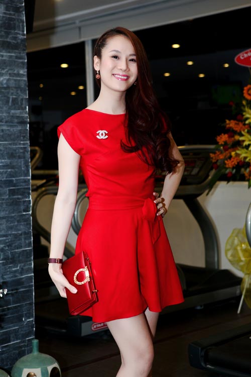 Thái Hà tươi trẻ cùng áo hở lưng - 2