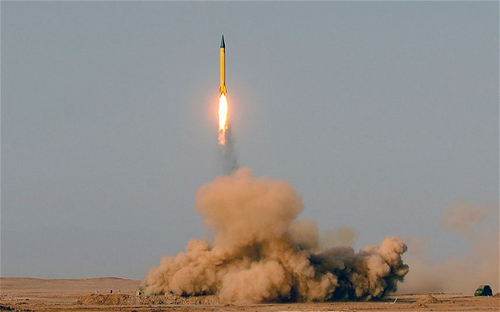Iran sẵn sàng tấn công căn cứ quân sự Mỹ - 1