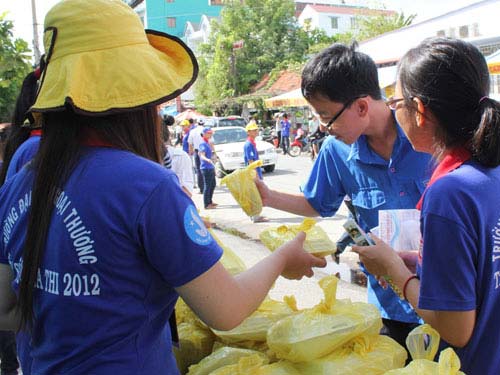 Mang dao, ép bạn cho chép bài thi - 2