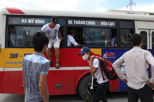 "Sợ" Hà Nội, sĩ tử chen nhau về quê - 7