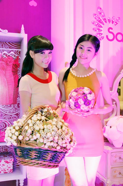 Ngọc Thạch buông vai trần gợi cảm - 6