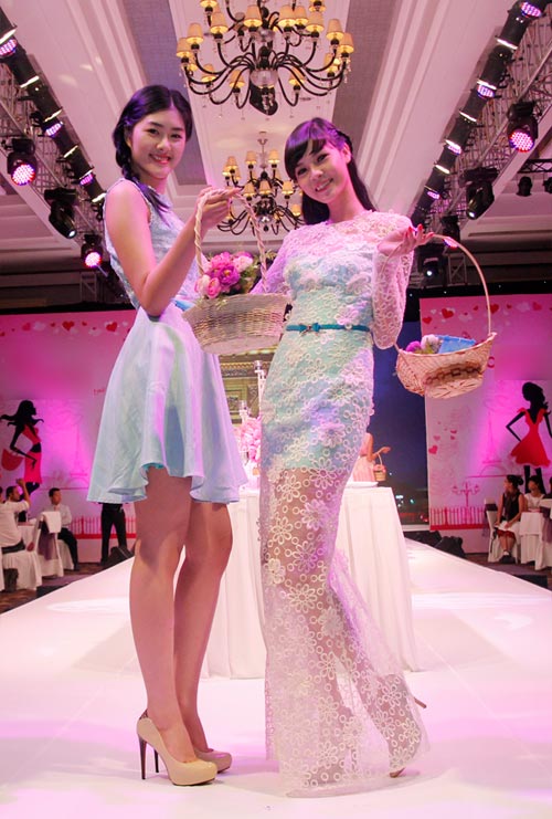 Ngọc Thạch buông vai trần gợi cảm - 10