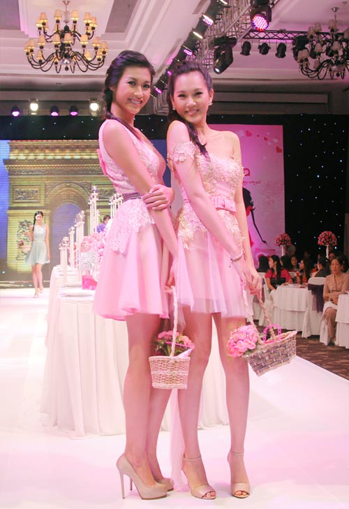 Ngọc Thạch buông vai trần gợi cảm - 2