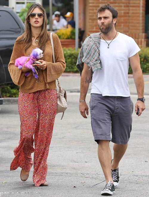 Lady Gaga tập tành "chèn ép" ngực - 11