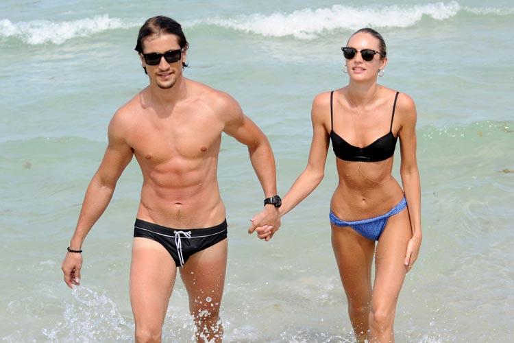 Lady Gaga tập tành "chèn ép" ngực - 13