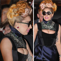 Xu hướng thời trang - Lady Gaga tập tành "chèn ép" ngực