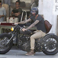 Ô tô - Xe máy - Beckham ‘cưỡi’ siêu mô tô đi shopping