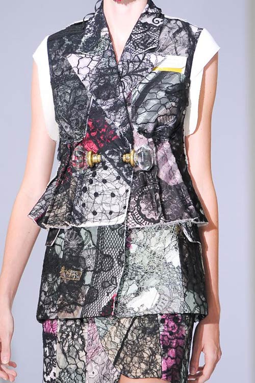 Martin Margiela lấy pha lê bịt mặt - 2